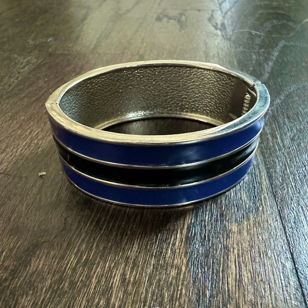 Bangle bracelet